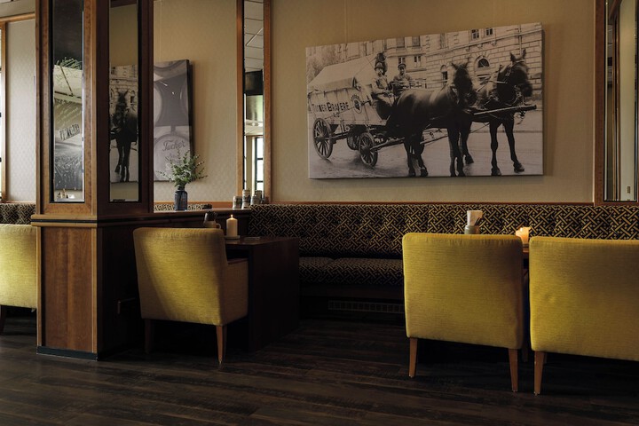 Lounge 47 of 74