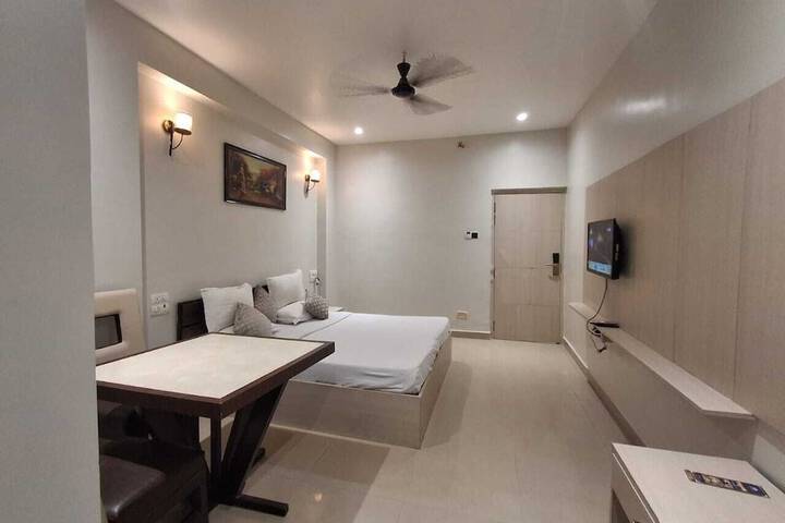 Room 8 of 31