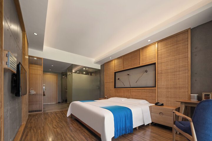 Room 40 of 184