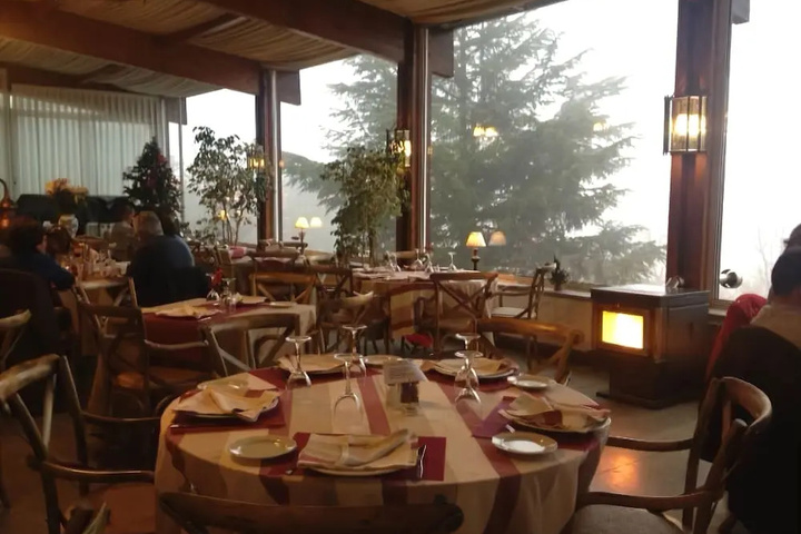 Dining 15 of 18