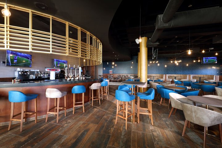 Lounge 109 of 140