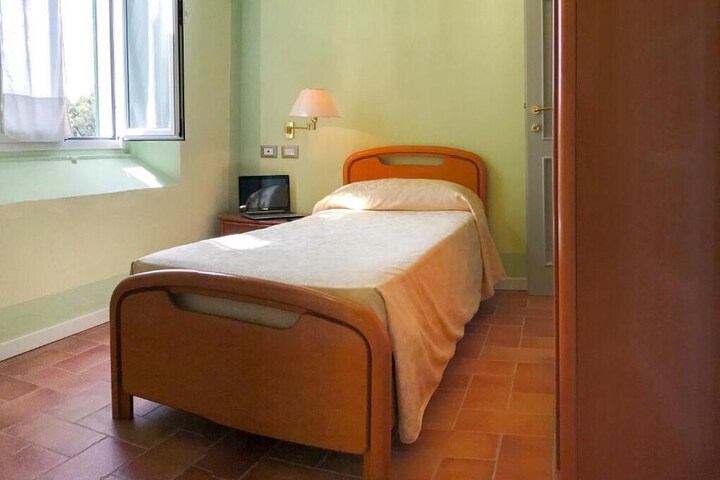 Room 9 of 22