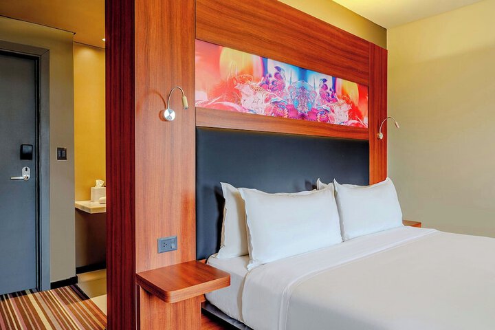 Room 8 of 43