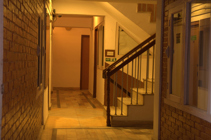 Room 13 of 34
