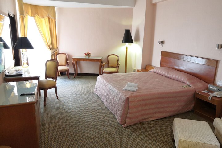 Room 11 of 40