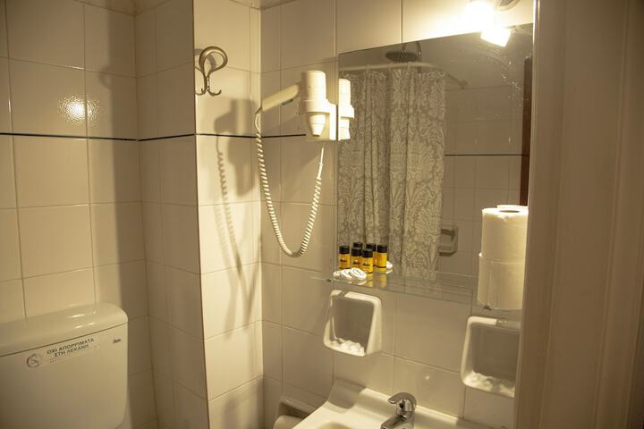 Room 42 of 73