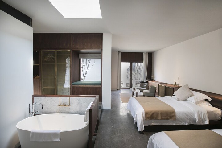 Room 29 of 77