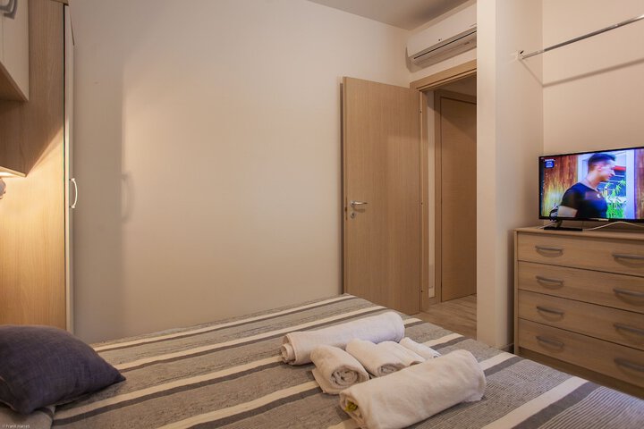 Room 6 of 48