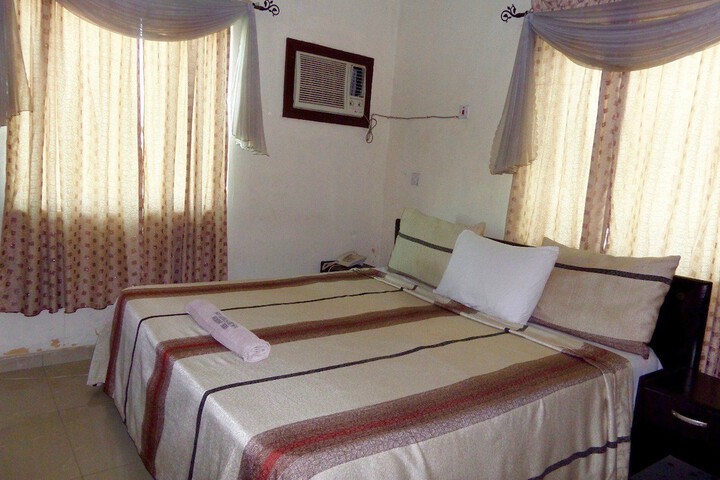 Room 6 of 25