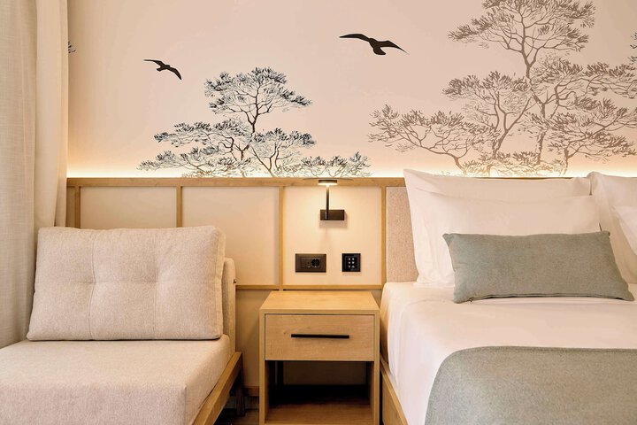 Room 25 of 136