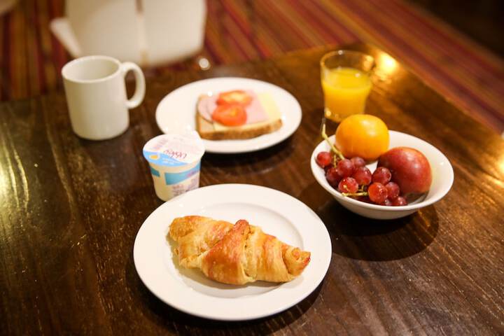 Breakfast/Coffee Service 75 of 91