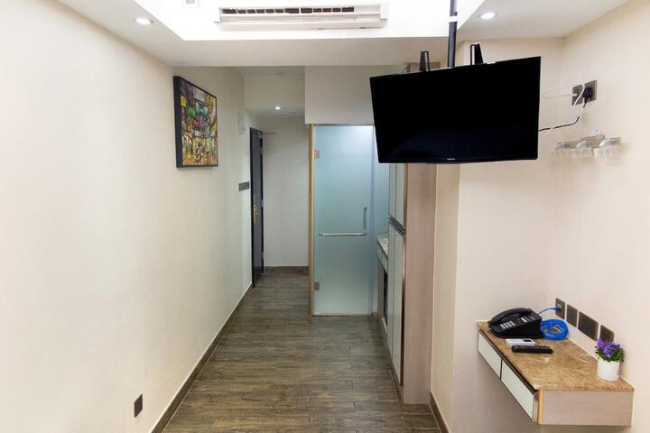 Room 14 of 37