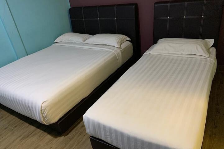 Room 4 of 12