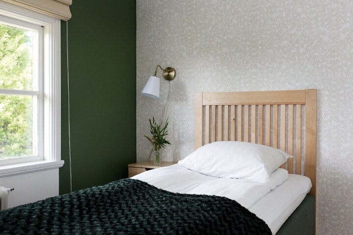 Room 5 of 40