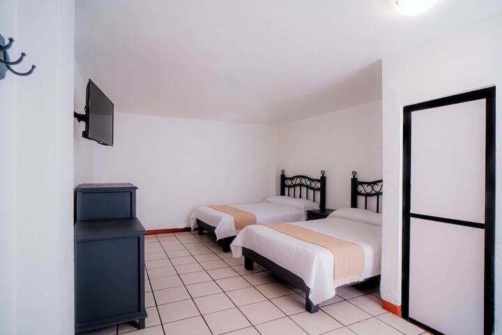 Room 26 of 38