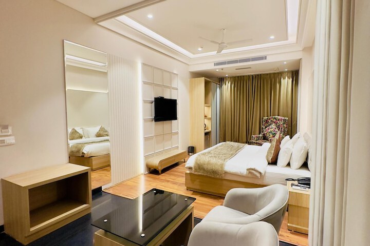 Room 14 of 40