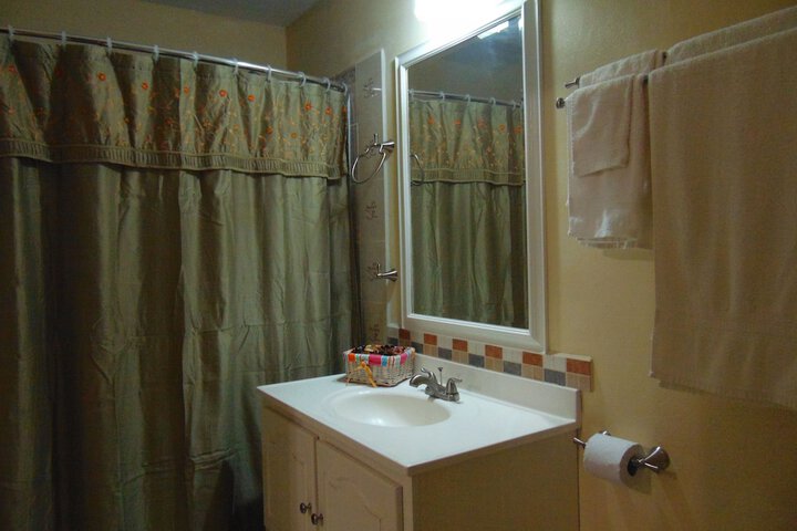 Room 16 of 193