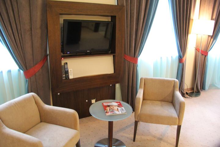 Room 28 of 81
