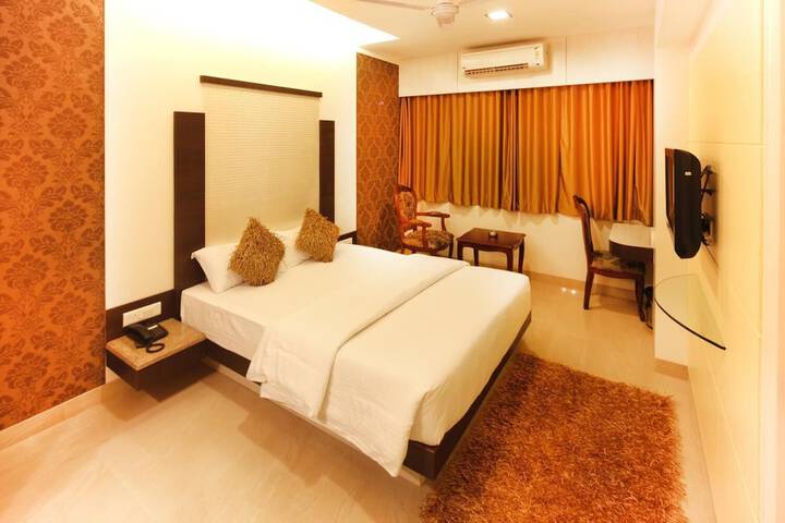 Room 12 of 30