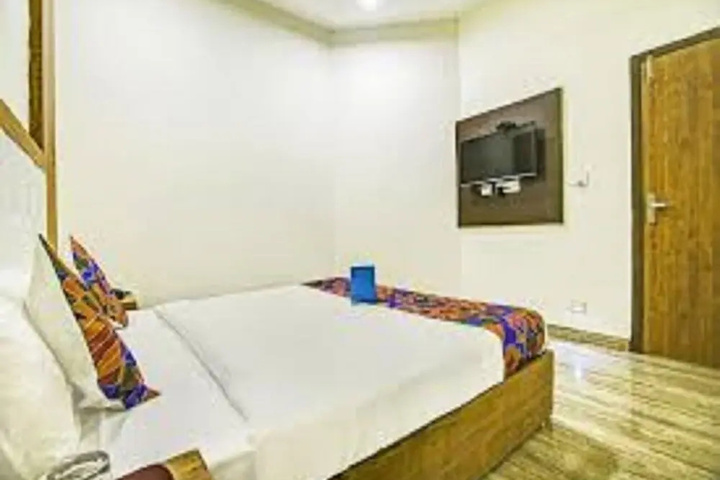 Room 4 of 14