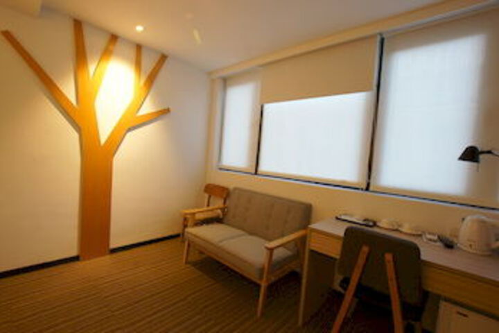 Room 26 of 65