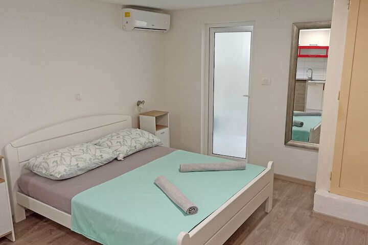 Room 5 of 117