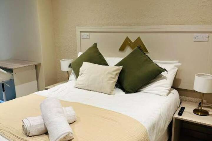 Room 11 of 33
