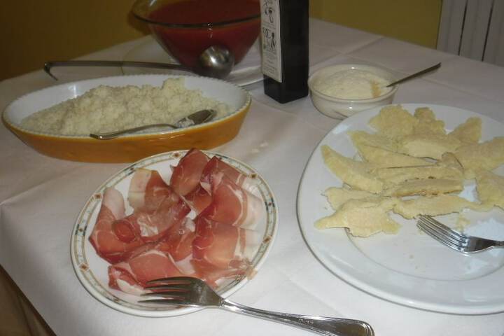 Dining 12 of 39