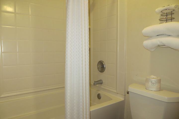 Room 32 of 60