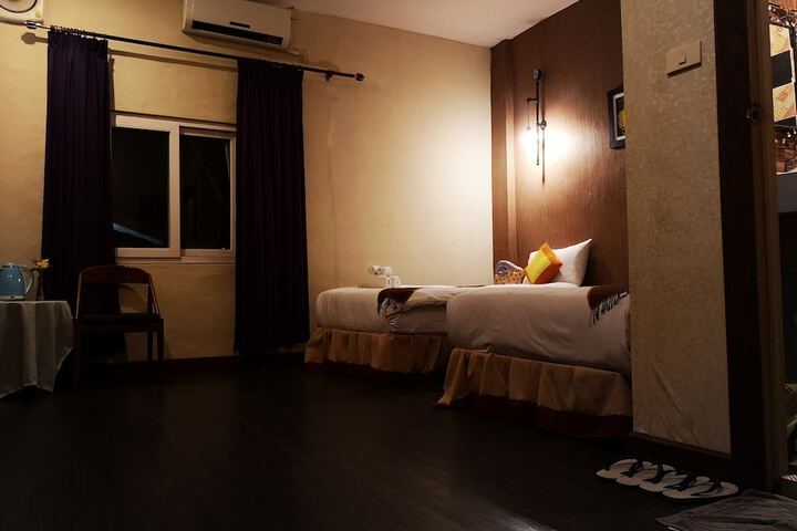 Room 15 of 103