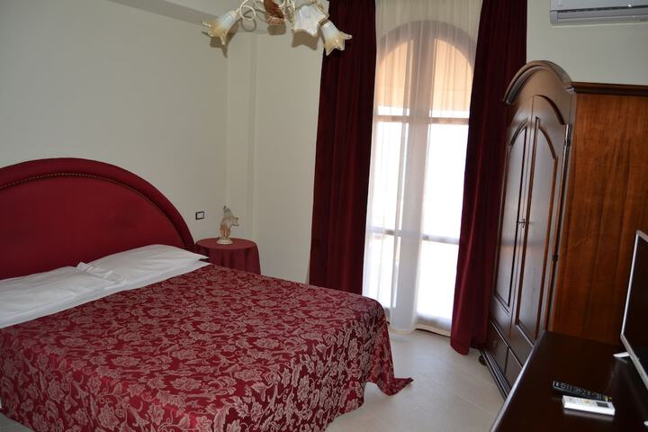 Room 2 of 7
