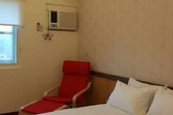Room 9 of 14