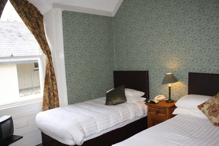 Room 4 of 75