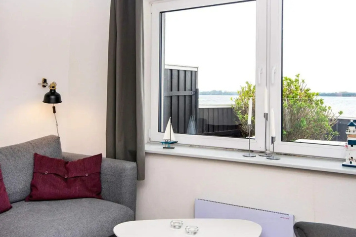 Room 4 of 18