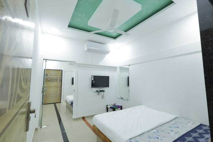 Room 2 of 9