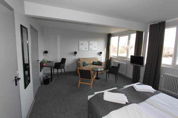 Room 6 of 27