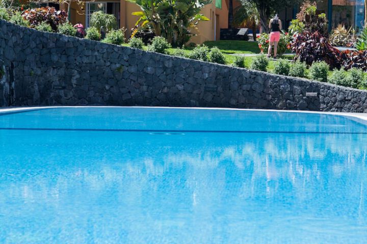 Hotel Pool