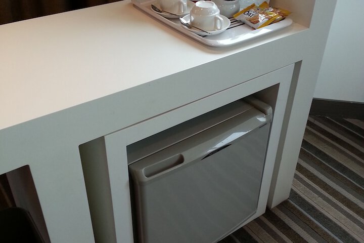 Mini-refrigerator