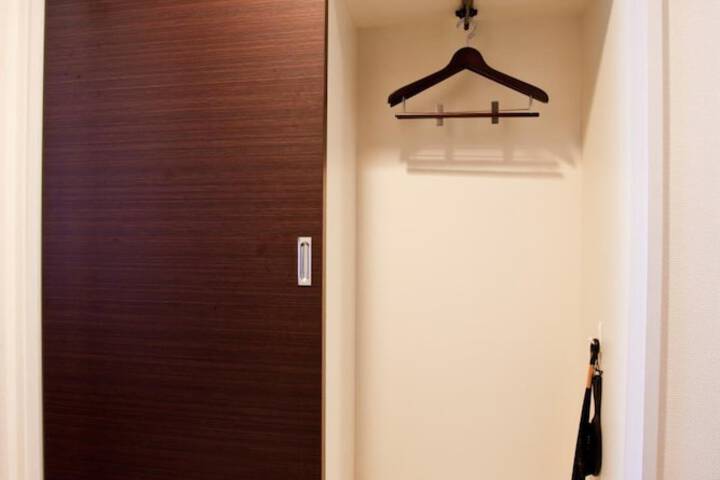 Room 9 of 42
