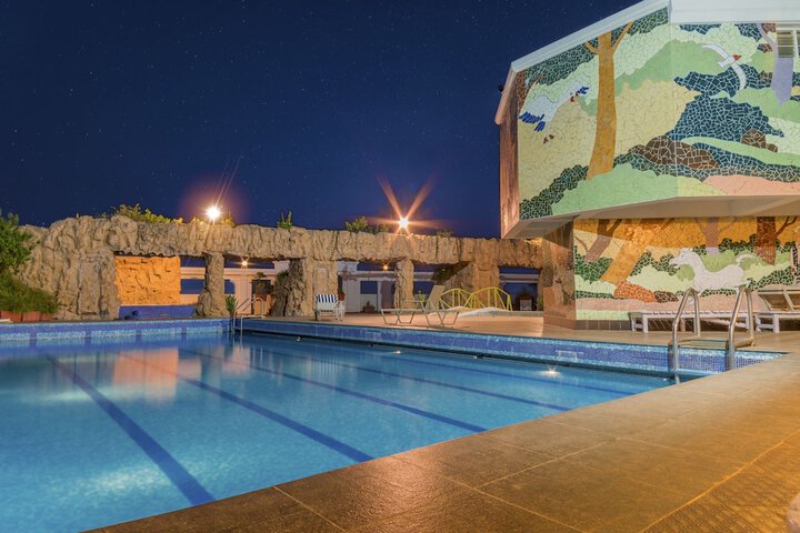 Pools & Facilities