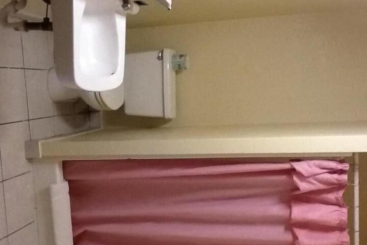 Room 17 of 28