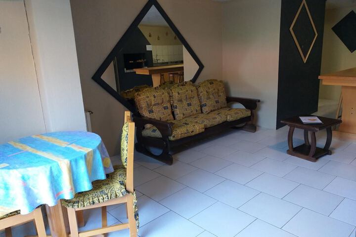 Room 16 of 38