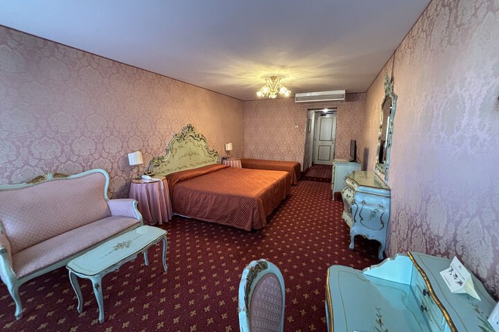 Room 38 of 77