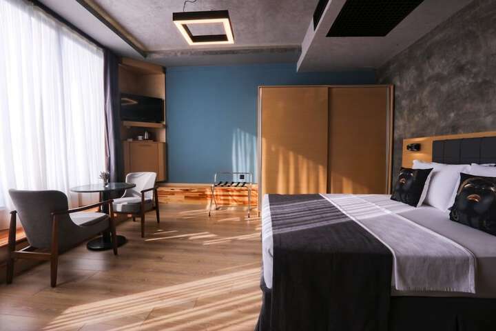 Room 6 of 39