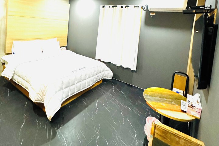 AIN Hotel