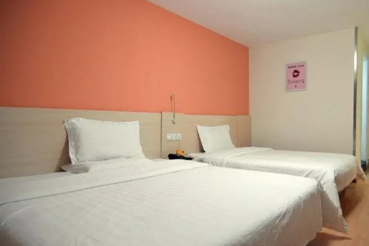 Room 7 of 10
