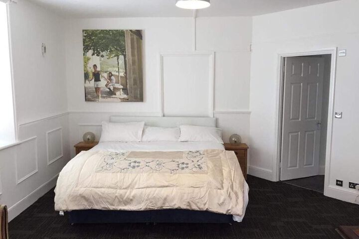 Room 7 of 11