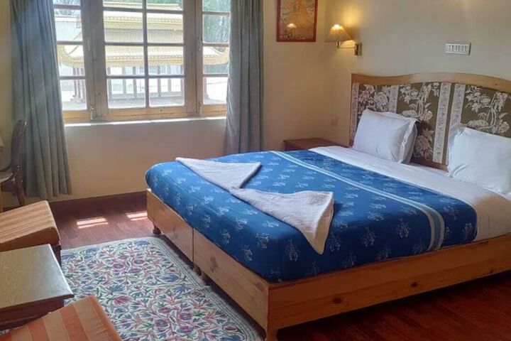 Room 4 of 27