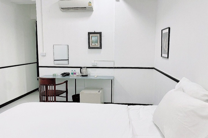 Room 8 of 22