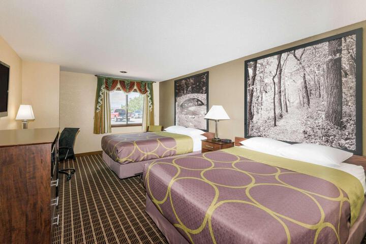 1 Queen Bed (8 of 9)